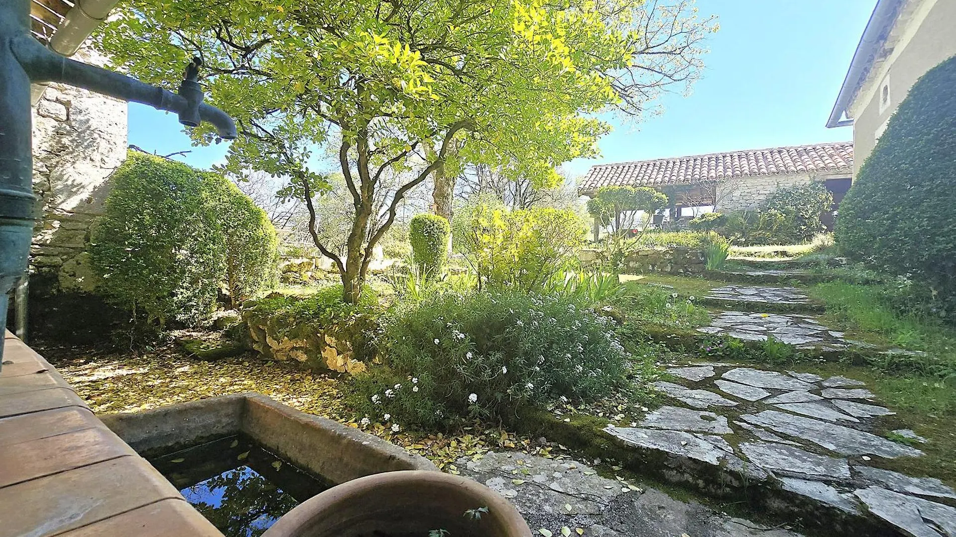 Magnifique Ferme Renovee Et Sa Piscine Ecologique - 15 Personnes - 7 Chambres Touffailles 0*,  Franciaország